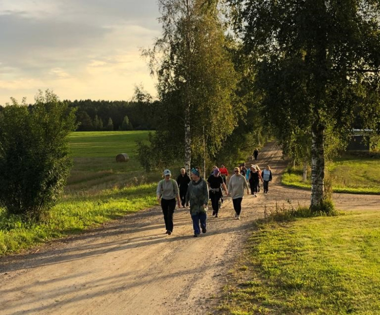 Kuva hyväntekeväisyyskävelystä Korholan lenkiltä